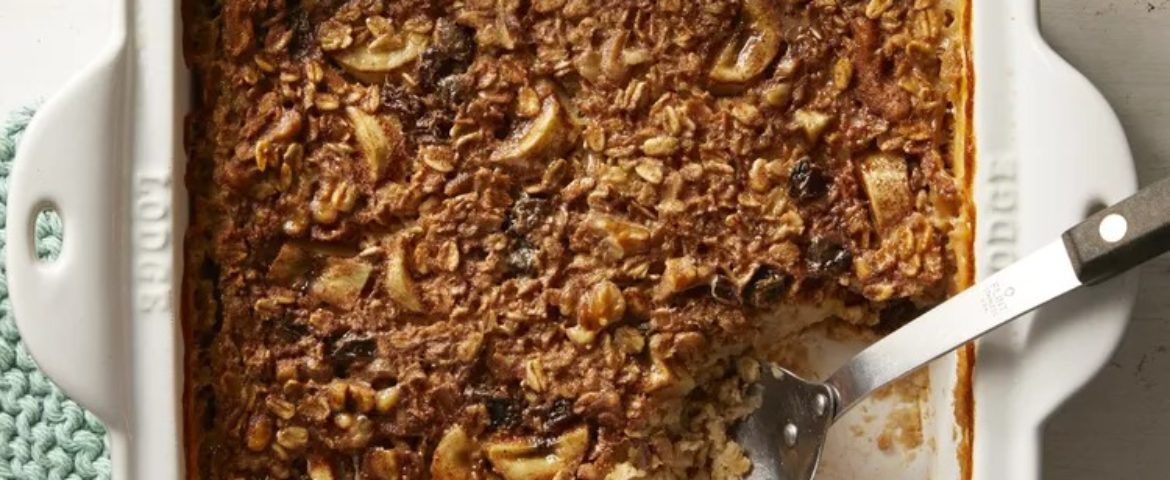 Baked Oatmeal with Banana, Raisins, & Walnuts